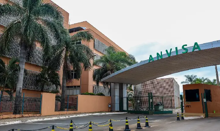 Anvisa proíbe fabricação e venda de 12 produtos de limpeza 