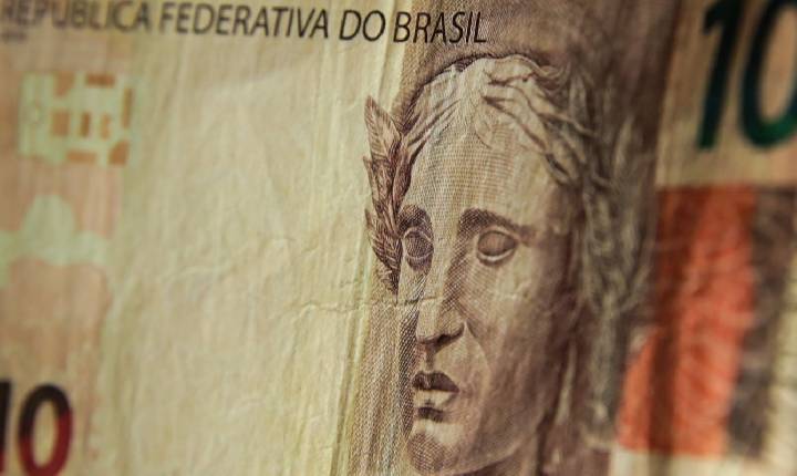 Governo de SP aplica multa recorde de R$ 1 bilhão contra Fast Shop