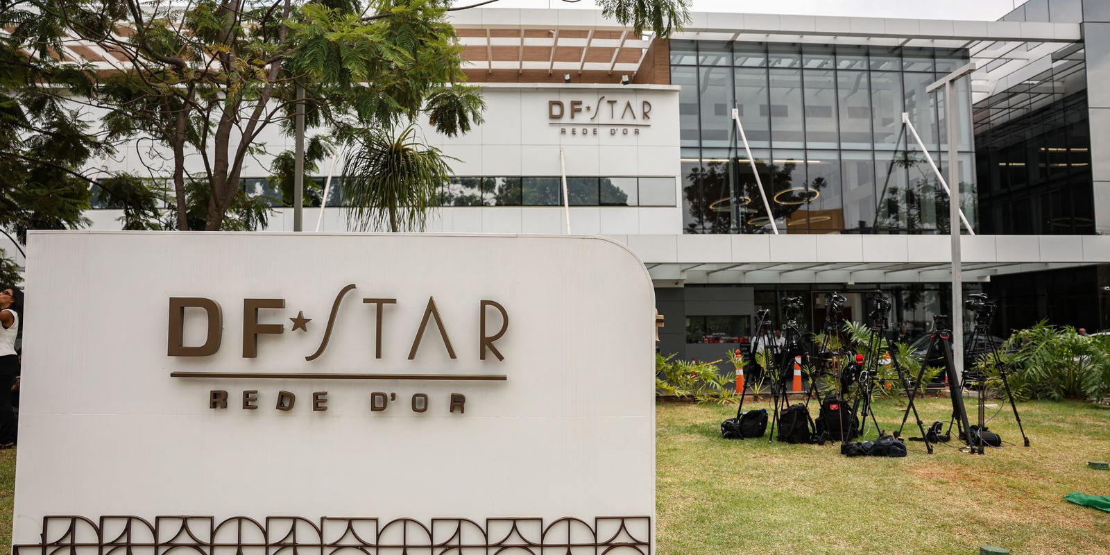 Bolsonaro deixa a UTI, mas não tem previsão de alta hospitalar