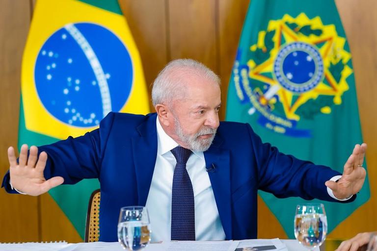 A nove dias das urnas, Lula proíbe apostas online no Brasil
