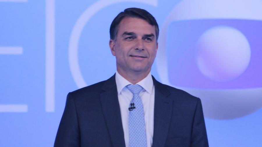 Flávio Bolsonaro se declara verdadeiro Presidente eleito do Brasil